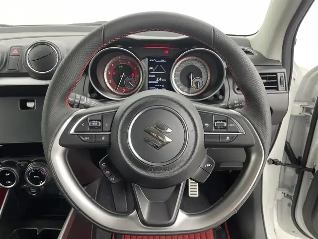 スズキ スイフト スポーツ ZC33S ファイナルED 群馬県 2025(令7)年 0.1千km ピュアホワイトパール/ブラック2トーンルーフ 登録済未使用車：登録時走行距離12km/特別仕様車【ZC33S Final Edition】/・専用装備/（専用エクステリア　フロントグリル/LEDフロントフォグランプ　フォグランプベゼル/17インチアルミホイール/ブレーキキャリパー【レッド】/Cピラーデカール/エンブレム）/・ヒートグラデーション加飾/ツートーンルーフ/＝＝＝＝＝＝＝＝/特別仕様車　登録済未使用車　１７インチアルミ　キャリパー　ヒートグラデーション加飾　ツートーンルーフ　デュアルカメラブレーキサポート　追従クルーズコントロール　シートヒーター　スマートキー　６ＭＴ/オーディオレス　欠穴