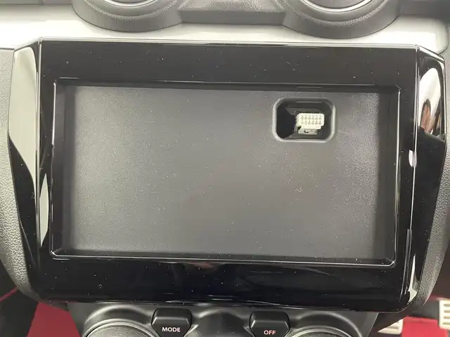 スズキ スイフト スポーツ ZC33S ファイナルED 群馬県 2025(令7)年 0.1千km ピュアホワイトパール/ブラック2トーンルーフ 登録済未使用車：登録時走行距離12km/特別仕様車【ZC33S Final Edition】/・専用装備/（専用エクステリア　フロントグリル/LEDフロントフォグランプ　フォグランプベゼル/17インチアルミホイール/ブレーキキャリパー【レッド】/Cピラーデカール/エンブレム）/・ヒートグラデーション加飾/ツートーンルーフ/＝＝＝＝＝＝＝＝/特別仕様車　登録済未使用車　１７インチアルミ　キャリパー　ヒートグラデーション加飾　ツートーンルーフ　デュアルカメラブレーキサポート　追従クルーズコントロール　シートヒーター　スマートキー　６ＭＴ/オーディオレス　欠穴