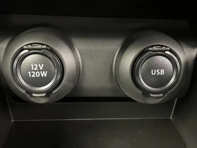 スズキ スイフト スポーツ ZC33S ファイナルED 群馬県 2025(令7)年 0.1千km ピュアホワイトパール/ブラック2トーンルーフ 登録済未使用車：登録時走行距離12km/特別仕様車【ZC33S Final Edition】/・専用装備/（専用エクステリア　フロントグリル/LEDフロントフォグランプ　フォグランプベゼル/17インチアルミホイール/ブレーキキャリパー【レッド】/Cピラーデカール/エンブレム）/・ヒートグラデーション加飾/ツートーンルーフ/＝＝＝＝＝＝＝＝/特別仕様車　登録済未使用車　１７インチアルミ　キャリパー　ヒートグラデーション加飾　ツートーンルーフ　デュアルカメラブレーキサポート　追従クルーズコントロール　シートヒーター　スマートキー　６ＭＴ/オーディオレス　欠穴