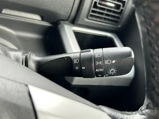 ダイハツ ウェイク G ターボ SA Ⅱ 島根県 2017(平29)年 5.2万km ブルーメタリック 登録時走行距離51966km/ワンオーナー/純正ナビ(Bluetooth・AM・FM・CD・DVD)/フルセグテレビ/バックカメラ/両側パワースライドドア/純正ドライブレコーダー/純正フロアマット/純正14インチアルミホイール/コーナーセンサー/レーンキープアシスト/衝突被害軽減ブレーキ/アイドリングストップ/横滑り防止装置/LEDヘッドライト/フォグランプ/オートライト/ロールサンシェード/ドアバイザー/プッシュスタート/スマートキー(スペアキー×1)/禁煙車