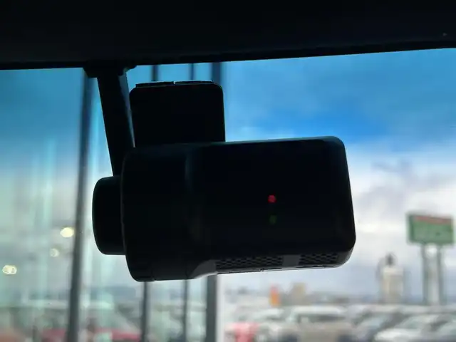 ダイハツ ウェイク G ターボ SA Ⅱ 島根県 2017(平29)年 5.2万km ブルーメタリック 登録時走行距離51966km/ワンオーナー/純正ナビ(Bluetooth・AM・FM・CD・DVD)/フルセグテレビ/バックカメラ/両側パワースライドドア/純正ドライブレコーダー/純正フロアマット/純正14インチアルミホイール/コーナーセンサー/レーンキープアシスト/衝突被害軽減ブレーキ/アイドリングストップ/横滑り防止装置/LEDヘッドライト/フォグランプ/オートライト/ロールサンシェード/ドアバイザー/プッシュスタート/スマートキー(スペアキー×1)/禁煙車