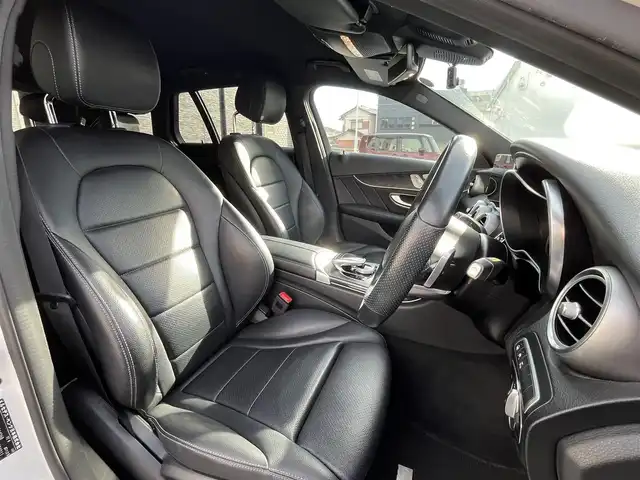 メルセデス・ベンツ Ｃ２００ ステーションワゴン アバンギャルドAMGライン 愛知県 2019(令1)年 8.8万km ポーラホワイト /禁煙車/正規ディーラ車//純正HDDナビ・フルセグTV・ドラレコ//バックカメラ/ビルトインETC2.0//アテンションアシスト//アダプディブハイビームアシストプラス//アクティブブレーキアシスト//クルーズコントロール//レーンチェンジアシスト//ブラインドスポッドアシスト//パーキングアシスト//レーンキープアシスト//エマージェンシーストップアシスト//PRE-SAFE//PRE-SAFEサウンド//ESP【横滑り防止】//CPA【衝突警告システム】//前後クリアランスソナー//道路標識アシスト//前席パワーシート・シートヒーター// 電動開閉テールゲート//社外18インチアルミホイール【スタッドレス】//純正18インチアルミホイール積込//LEDヘッドライト・オートライト//プッシュスタート//パドルシフト//革巻きステアリング・ステアリングスイッチ//電動格納ミラーウインカー//アイドリングストップ//タイヤ空気圧警告//スペアキー1本//取扱説明書//保証書