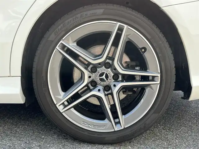 メルセデス・ベンツ Ｃ２００ ステーションワゴン アバンギャルドAMGライン 愛知県 2019(令1)年 8.8万km ポーラホワイト /禁煙車/正規ディーラ車//純正HDDナビ・フルセグTV・ドラレコ//バックカメラ/ビルトインETC2.0//アテンションアシスト//アダプディブハイビームアシストプラス//アクティブブレーキアシスト//クルーズコントロール//レーンチェンジアシスト//ブラインドスポッドアシスト//パーキングアシスト//レーンキープアシスト//エマージェンシーストップアシスト//PRE-SAFE//PRE-SAFEサウンド//ESP【横滑り防止】//CPA【衝突警告システム】//前後クリアランスソナー//道路標識アシスト//前席パワーシート・シートヒーター// 電動開閉テールゲート//社外18インチアルミホイール【スタッドレス】//純正18インチアルミホイール積込//LEDヘッドライト・オートライト//プッシュスタート//パドルシフト//革巻きステアリング・ステアリングスイッチ//電動格納ミラーウインカー//アイドリングストップ//タイヤ空気圧警告//スペアキー1本//取扱説明書//保証書