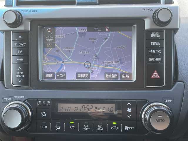 トヨタ ランドクルーザー プラド TX Lパッケージ 茨城県 2015(平27)年 9.3万km ホワイトパールクリスタルシャイン 中期型モデル/革巻きステアリング/純正メーカーナビ/フロントカメラ/サイドカメラ/バックカメラ/サンルーフ/ブラウンレザーシート/シートヒーター/電動格納サードシート/モデリスタ製エアロ/LEDヘッドライト/ビルドインETC/パワーシート/プッシュスタート