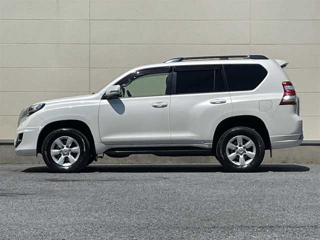 トヨタ ランドクルーザー プラド TX Lパッケージ 茨城県 2015(平27)年 9.3万km ホワイトパールクリスタルシャイン 中期型モデル/革巻きステアリング/純正メーカーナビ/フロントカメラ/サイドカメラ/バックカメラ/サンルーフ/ブラウンレザーシート/シートヒーター/電動格納サードシート/モデリスタ製エアロ/LEDヘッドライト/ビルドインETC/パワーシート/プッシュスタート