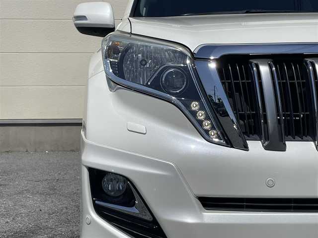 トヨタ ランドクルーザー プラド TX Lパッケージ 茨城県 2015(平27)年 9.3万km ホワイトパールクリスタルシャイン 中期型モデル/革巻きステアリング/純正メーカーナビ/フロントカメラ/サイドカメラ/バックカメラ/サンルーフ/ブラウンレザーシート/シートヒーター/電動格納サードシート/モデリスタ製エアロ/LEDヘッドライト/ビルドインETC/パワーシート/プッシュスタート