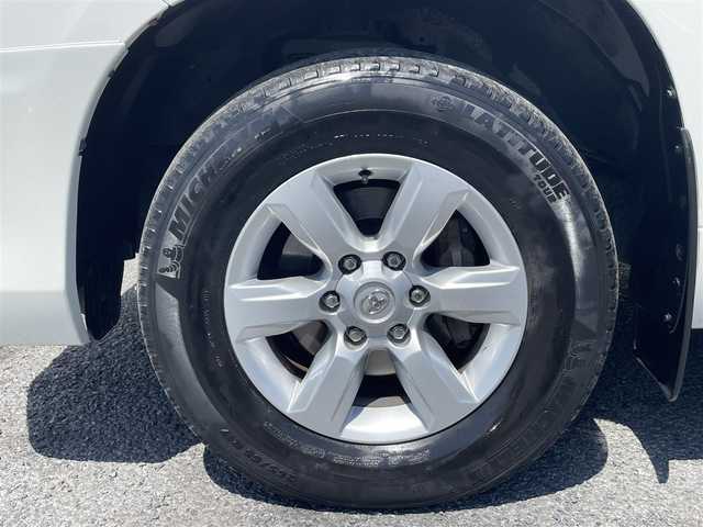 トヨタ ランドクルーザー プラド TX Lパッケージ 茨城県 2015(平27)年 9.3万km ホワイトパールクリスタルシャイン 中期型モデル/革巻きステアリング/純正メーカーナビ/フロントカメラ/サイドカメラ/バックカメラ/サンルーフ/ブラウンレザーシート/シートヒーター/電動格納サードシート/モデリスタ製エアロ/LEDヘッドライト/ビルドインETC/パワーシート/プッシュスタート