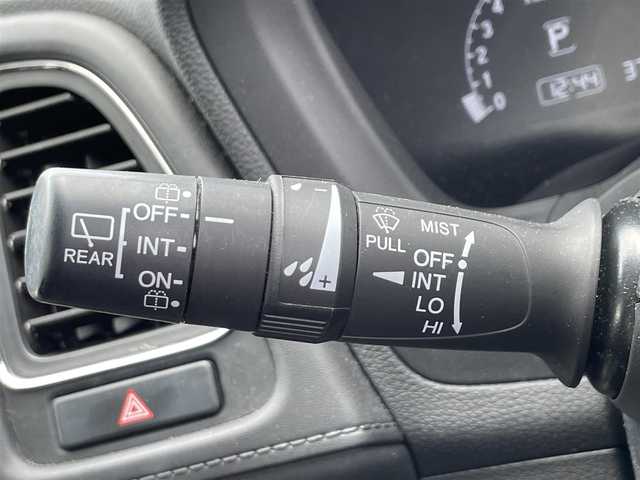 ホンダ ヴェゼル X ホンダセンシング 滋賀県 2018(平30)年 4.9万km プレミアムクリスタルレッドM 純正SDナビ/【フルセグTV、CD・DVD、Bluetooth】/バックカメラ/衝突被害軽減システム/車線逸脱警報/追従式クルーズコントロール/ハーフレザーシート/横滑り防止装置/ビルトインETC/ドライブレコーダー/アイドリングストップ/LEDヘッドライト/オートライト/フォグランプ/純正16インチAW/シートヒーター/電動パーキングブレーキ/プッシュスタート/スマートキー/純正フロアマット/スペアキー