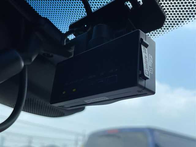 ホンダ ヴェゼル X ホンダセンシング 滋賀県 2018(平30)年 4.9万km プレミアムクリスタルレッドM 純正SDナビ/【フルセグTV、CD・DVD、Bluetooth】/バックカメラ/衝突被害軽減システム/車線逸脱警報/追従式クルーズコントロール/ハーフレザーシート/横滑り防止装置/ビルトインETC/ドライブレコーダー/アイドリングストップ/LEDヘッドライト/オートライト/フォグランプ/純正16インチAW/シートヒーター/電動パーキングブレーキ/プッシュスタート/スマートキー/純正フロアマット/スペアキー