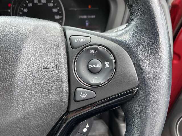 ホンダ ヴェゼル X ホンダセンシング 滋賀県 2018(平30)年 4.9万km プレミアムクリスタルレッドM 純正SDナビ/【フルセグTV、CD・DVD、Bluetooth】/バックカメラ/衝突被害軽減システム/車線逸脱警報/追従式クルーズコントロール/ハーフレザーシート/横滑り防止装置/ビルトインETC/ドライブレコーダー/アイドリングストップ/LEDヘッドライト/オートライト/フォグランプ/純正16インチAW/シートヒーター/電動パーキングブレーキ/プッシュスタート/スマートキー/純正フロアマット/スペアキー