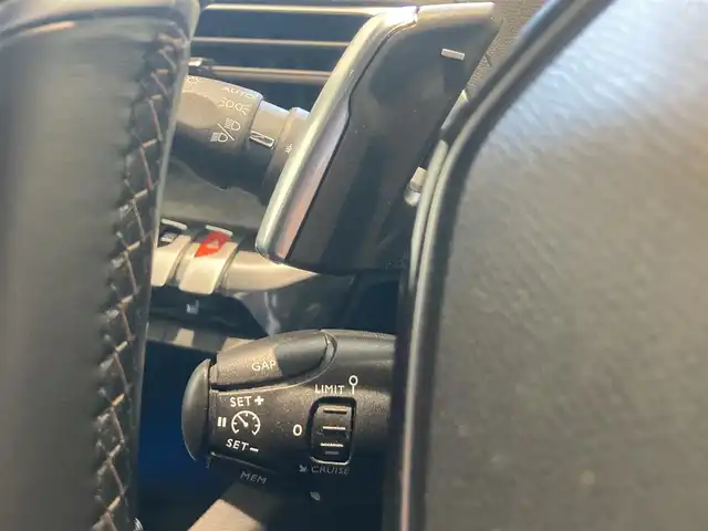 プジョー ３００８ GT ブルー HDi 熊本県 2020(令2)年 5.9万km 黒 ・スマートキー/・プッシュスタート/・パノラマサンルーフ/・アクティブセーフティブレーキ/・疲労検知/・インテリジェントハイビーム/・レーンキープアシスト/・パーキングアシスト/・パーキングセンサー/・ブラインドスポットモニター/・疲労検知/・クルーズコントロール(追従式)/・ハーフレザーシート/・D席パワーシート/・前席シートヒーター /・純正メモリナビ/　【Bluetooth・USB・AppleCarPlay・AndroidAuto】/・フルセグTV/・バックカメラ/・フロントカメラ＆左サイドカメラ/・ETC/・パワーバックドア/・LEDヘッドランプ/・LEDフォグランプ/・純正マット