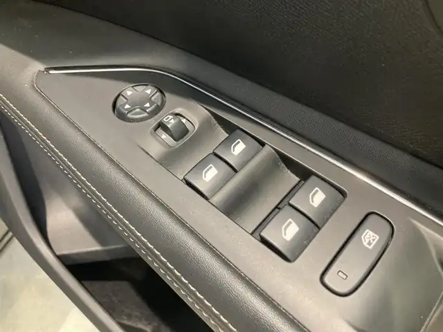 プジョー ３００８ GT ブルー HDi 熊本県 2020(令2)年 5.9万km 黒 ・スマートキー/・プッシュスタート/・パノラマサンルーフ/・アクティブセーフティブレーキ/・疲労検知/・インテリジェントハイビーム/・レーンキープアシスト/・パーキングアシスト/・パーキングセンサー/・ブラインドスポットモニター/・疲労検知/・クルーズコントロール(追従式)/・ハーフレザーシート/・D席パワーシート/・前席シートヒーター /・純正メモリナビ/　【Bluetooth・USB・AppleCarPlay・AndroidAuto】/・フルセグTV/・バックカメラ/・フロントカメラ＆左サイドカメラ/・ETC/・パワーバックドア/・LEDヘッドランプ/・LEDフォグランプ/・純正マット