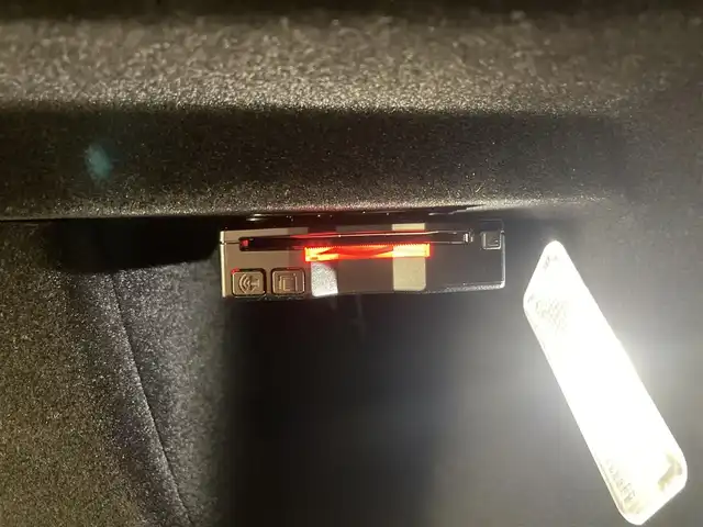 プジョー ３００８ GT ブルー HDi 熊本県 2020(令2)年 5.9万km 黒 ・スマートキー/・プッシュスタート/・パノラマサンルーフ/・アクティブセーフティブレーキ/・疲労検知/・インテリジェントハイビーム/・レーンキープアシスト/・パーキングアシスト/・パーキングセンサー/・ブラインドスポットモニター/・疲労検知/・クルーズコントロール(追従式)/・ハーフレザーシート/・D席パワーシート/・前席シートヒーター /・純正メモリナビ/　【Bluetooth・USB・AppleCarPlay・AndroidAuto】/・フルセグTV/・バックカメラ/・フロントカメラ＆左サイドカメラ/・ETC/・パワーバックドア/・LEDヘッドランプ/・LEDフォグランプ/・純正マット