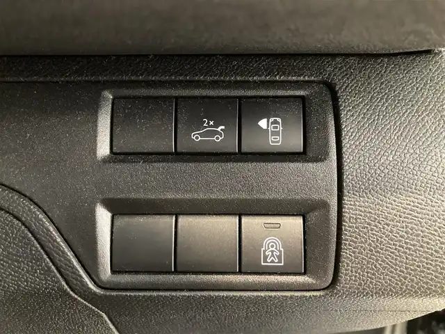 プジョー ３００８ GT ブルー HDi 熊本県 2020(令2)年 5.9万km 黒 ・スマートキー/・プッシュスタート/・パノラマサンルーフ/・アクティブセーフティブレーキ/・疲労検知/・インテリジェントハイビーム/・レーンキープアシスト/・パーキングアシスト/・パーキングセンサー/・ブラインドスポットモニター/・疲労検知/・クルーズコントロール(追従式)/・ハーフレザーシート/・D席パワーシート/・前席シートヒーター /・純正メモリナビ/　【Bluetooth・USB・AppleCarPlay・AndroidAuto】/・フルセグTV/・バックカメラ/・フロントカメラ＆左サイドカメラ/・ETC/・パワーバックドア/・LEDヘッドランプ/・LEDフォグランプ/・純正マット