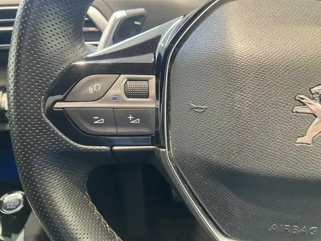 プジョー ３００８ GT ブルー HDi 熊本県 2020(令2)年 5.9万km 黒 ・スマートキー/・プッシュスタート/・パノラマサンルーフ/・アクティブセーフティブレーキ/・疲労検知/・インテリジェントハイビーム/・レーンキープアシスト/・パーキングアシスト/・パーキングセンサー/・ブラインドスポットモニター/・疲労検知/・クルーズコントロール(追従式)/・ハーフレザーシート/・D席パワーシート/・前席シートヒーター /・純正メモリナビ/　【Bluetooth・USB・AppleCarPlay・AndroidAuto】/・フルセグTV/・バックカメラ/・フロントカメラ＆左サイドカメラ/・ETC/・パワーバックドア/・LEDヘッドランプ/・LEDフォグランプ/・純正マット