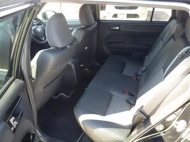 トヨタ カローラ フィールダー 1．5G ダブルバイビー 千葉県 2018(平30)年 3.2万km ブラックマイカ Toyota Safety Sense/・プリクラッシュセーフティ/・レーンディパーチャーアラート/・オートハイビーム/純正SDナビ/地デジTV/【DVD/CD再生機能　Bluetooth接続】/ハーフレザーシート/革巻きステアリング/LEDヘッドライト/LEDフォグライト/ウインカーミラー/純正16インチアルミホイル/サイド/カーテンエアバッグ/スマートキー