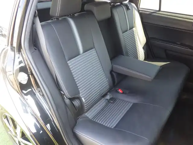 トヨタ カローラ フィールダー 1．5G ダブルバイビー 千葉県 2018(平30)年 3.2万km ブラックマイカ Toyota Safety Sense/・プリクラッシュセーフティ/・レーンディパーチャーアラート/・オートハイビーム/純正SDナビ/地デジTV/【DVD/CD再生機能　Bluetooth接続】/ハーフレザーシート/革巻きステアリング/LEDヘッドライト/LEDフォグライト/ウインカーミラー/純正16インチアルミホイル/サイド/カーテンエアバッグ/スマートキー