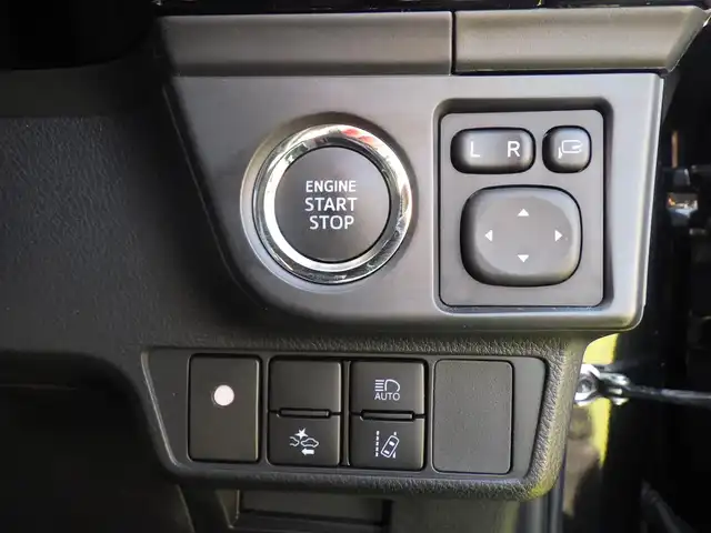 トヨタ カローラ フィールダー 1．5G ダブルバイビー 千葉県 2018(平30)年 3.2万km ブラックマイカ Toyota Safety Sense/・プリクラッシュセーフティ/・レーンディパーチャーアラート/・オートハイビーム/純正SDナビ/地デジTV/【DVD/CD再生機能　Bluetooth接続】/ハーフレザーシート/革巻きステアリング/LEDヘッドライト/LEDフォグライト/ウインカーミラー/純正16インチアルミホイル/サイド/カーテンエアバッグ/スマートキー