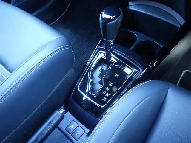 トヨタ カローラ フィールダー 1．5G ダブルバイビー 千葉県 2018(平30)年 3.2万km ブラックマイカ Toyota Safety Sense/・プリクラッシュセーフティ/・レーンディパーチャーアラート/・オートハイビーム/純正SDナビ/地デジTV/【DVD/CD再生機能　Bluetooth接続】/ハーフレザーシート/革巻きステアリング/LEDヘッドライト/LEDフォグライト/ウインカーミラー/純正16インチアルミホイル/サイド/カーテンエアバッグ/スマートキー