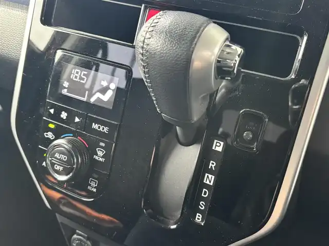 トヨタ ルーミー カスタムG 熊本県 2019(平31)年 7.5万km マゼンタベリーマイカM ワンオーナー/純正フロントエアロ/社外ナビ（CN-RS02WD）/【フルセグTV/CD/DVD/Bluetooth/ラジオ】/バックカメラ/両側パワースライドドア/クルーズコントロール/コーナーセンサー/プリクラッシュセーフティ/車線逸脱警報/先行車発進お知らせ機能/純正14インチAW/ビルトインETC/アイドリングストップ/横滑り防止機能/オートハイビーム/オートライト/LEDヘッドライト/革巻きステアリング/ステアリングスイッチ/純正フロアマット/純正ドアバイザー/保証書/取扱説明書