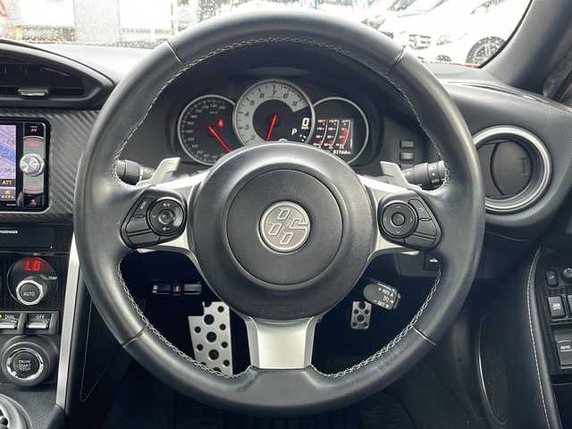 トヨタ ８６ GT 愛知県 2018(平30)年 5.2万km ピュアレッド /禁煙//後期/F型//トルセンLSD//社外メモリナビ//AM/FM/CD/DVD/SD/USB/BT//フルセグTV//バックカメラ//ETC//クルーズコントロール//社外デジタルインナーミラー//Bi-BeamオートベアリングLEDヘッドライト//フォグランプ//純正17インチアルミホイール//フォグランプ//本革巻きステアリング//ステアリングスイッチ//パドルシフト//MTモード付きAT//TRACK モード//SNOW/SPORTモード//電動格納ミラー//横滑り防止装置//プッシュスタート//スマートキー//保証書//取扱説明書