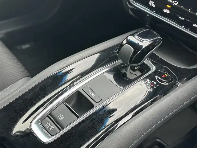 ホンダ ヴェゼル ハイブリッド Z ホンダセンシング 島根県 2018(平30)年 5万km ミッドナイトブルービームM 純正ナビ/ホンダセンシング/CD/DVD/DTV/Bluetooth/バックカメラ/ドライブレコーダー/レーダークルーズコントロール/LEDオートライト/ステアリングスイッチ/ハーフレザーシート/運転席/助手席シートヒーター/ビルトインETC/純正フロアマット/ドアバイザー/スマートキー/スペアキー/プッシュスタート/純正アルミホイール/取扱説明書
