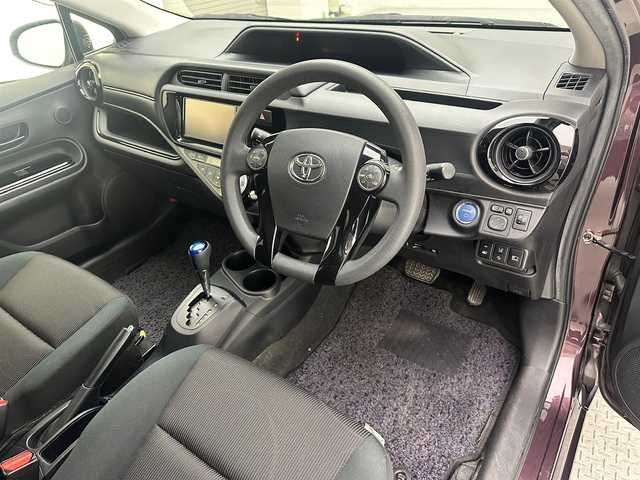 トヨタ アクア S スタイルブラック 茨城県 2017(平29)年 6.7万km ディープアメジストマイカメタリック 純正SDナビ（NSZT-W66T）/（フルセグ/CD/DVD/SD/Bluetooth）/バックカメラ/ビルトインETC/純正ドアバイザー/オートハイビーム/PCS/LDA/ヘッドライトレベライザー