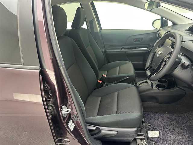 トヨタ アクア S スタイルブラック 茨城県 2017(平29)年 6.7万km ディープアメジストマイカメタリック 純正SDナビ（NSZT-W66T）/（フルセグ/CD/DVD/SD/Bluetooth）/バックカメラ/ビルトインETC/純正ドアバイザー/オートハイビーム/PCS/LDA/ヘッドライトレベライザー