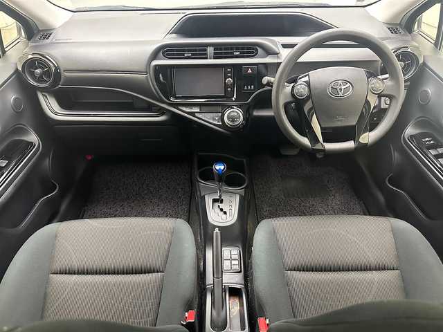 トヨタ アクア S スタイルブラック 茨城県 2017(平29)年 6.7万km ディープアメジストマイカメタリック 純正SDナビ（NSZT-W66T）/（フルセグ/CD/DVD/SD/Bluetooth）/バックカメラ/ビルトインETC/純正ドアバイザー/オートハイビーム/PCS/LDA/ヘッドライトレベライザー