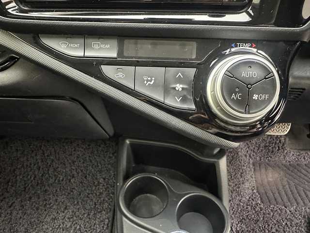 トヨタ アクア S スタイルブラック 茨城県 2017(平29)年 6.7万km ディープアメジストマイカメタリック 純正SDナビ（NSZT-W66T）/（フルセグ/CD/DVD/SD/Bluetooth）/バックカメラ/ビルトインETC/純正ドアバイザー/オートハイビーム/PCS/LDA/ヘッドライトレベライザー