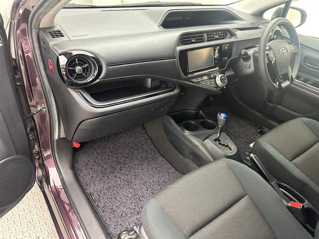 トヨタ アクア S スタイルブラック 茨城県 2017(平29)年 6.7万km ディープアメジストマイカメタリック 純正SDナビ（NSZT-W66T）/（フルセグ/CD/DVD/SD/Bluetooth）/バックカメラ/ビルトインETC/純正ドアバイザー/オートハイビーム/PCS/LDA/ヘッドライトレベライザー