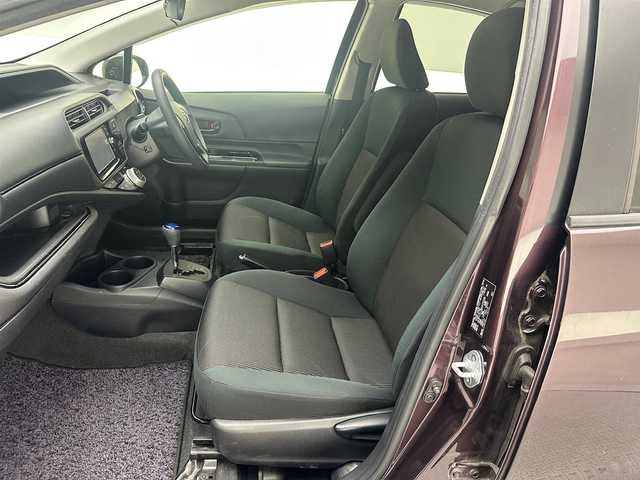 トヨタ アクア S スタイルブラック 茨城県 2017(平29)年 6.7万km ディープアメジストマイカメタリック 純正SDナビ（NSZT-W66T）/（フルセグ/CD/DVD/SD/Bluetooth）/バックカメラ/ビルトインETC/純正ドアバイザー/オートハイビーム/PCS/LDA/ヘッドライトレベライザー