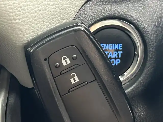 トヨタ ＲＡＶ４ アドベンチャー 道央・札幌 2020(令2)年 5.2万km アーバンカーキ ・４WD/・純正9インチナビ/　CD/DVD/SD/BT/フルセグ/・バックカメラ/・デジタルインナーミラー/・ビルトインETC/・トヨタセーフティセンス/・レーダークルーズコントロール/・レーンキープアシスト/・オートハイビーム/・クリアランスソナー/・JAOS製バンパーガード/・JAOS製サイドガード/・パワーシート/・LEDヘッドライト/・フォグライト/・オートライト/・プッシュスタート/・スマートキー/・純正フロアマット/・ドアバイザー