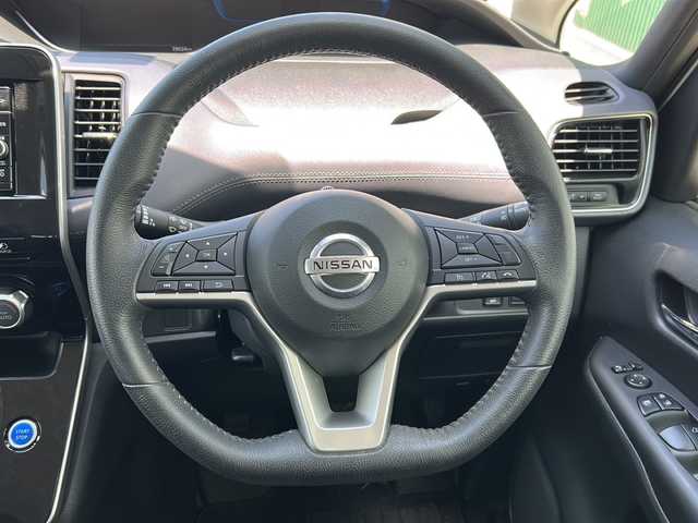 日産 セレナ e－パワー ハイウェイスター V 福岡県 2019(令1)年 3.9万km ブリリアントホワイトパール ・純正ナビ（フルセグ/CD/DVD）/・全方位カメラ/・両側パワースライドドア/・エマージェンシーブレーキ/・オートクルーズコントロール/・クリアランスソナー/・レーンキープアシスト/・横滑り防止装置/・BSM/・LEDヘッドライト/・LEDフォグライト/・オートライト/・純正16インチAW/・ドライブレコーダー/・スペアキー/・USB入力端子/・純正フロアマット/・インテリジェントキー