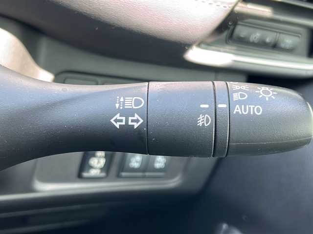 日産 セレナ e－パワー ハイウェイスター V 福岡県 2019(令1)年 3.9万km ブリリアントホワイトパール ・純正ナビ（フルセグ/CD/DVD）/・全方位カメラ/・両側パワースライドドア/・エマージェンシーブレーキ/・オートクルーズコントロール/・クリアランスソナー/・レーンキープアシスト/・横滑り防止装置/・BSM/・LEDヘッドライト/・LEDフォグライト/・オートライト/・純正16インチAW/・ドライブレコーダー/・スペアキー/・USB入力端子/・純正フロアマット/・インテリジェントキー