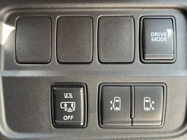 日産 セレナ e－パワー ハイウェイスター V 福岡県 2019(令1)年 3.9万km ブリリアントホワイトパール ・純正ナビ（フルセグ/CD/DVD）/・全方位カメラ/・両側パワースライドドア/・エマージェンシーブレーキ/・オートクルーズコントロール/・クリアランスソナー/・レーンキープアシスト/・横滑り防止装置/・BSM/・LEDヘッドライト/・LEDフォグライト/・オートライト/・純正16インチAW/・ドライブレコーダー/・スペアキー/・USB入力端子/・純正フロアマット/・インテリジェントキー