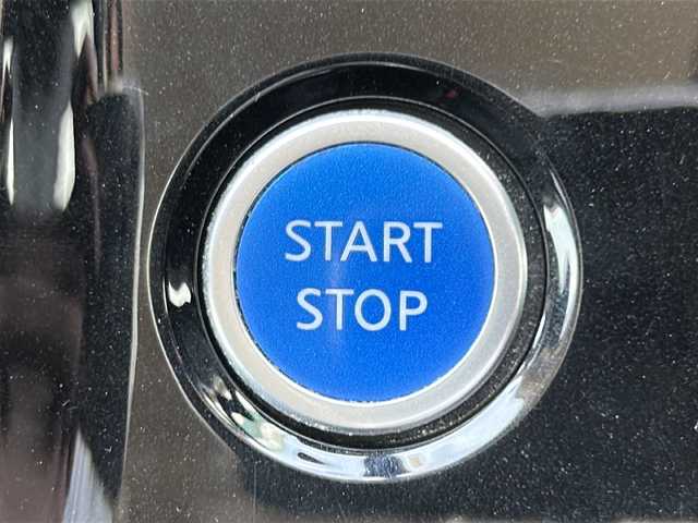 日産 セレナ e－パワー ハイウェイスター V 福岡県 2019(令1)年 3.9万km ブリリアントホワイトパール ・純正ナビ（フルセグ/CD/DVD）/・全方位カメラ/・両側パワースライドドア/・エマージェンシーブレーキ/・オートクルーズコントロール/・クリアランスソナー/・レーンキープアシスト/・横滑り防止装置/・BSM/・LEDヘッドライト/・LEDフォグライト/・オートライト/・純正16インチAW/・ドライブレコーダー/・スペアキー/・USB入力端子/・純正フロアマット/・インテリジェントキー