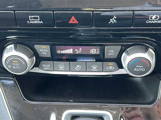 日産 セレナ e－パワー ハイウェイスター V 福岡県 2019(令1)年 3.9万km ブリリアントホワイトパール ・純正ナビ（フルセグ/CD/DVD）/・全方位カメラ/・両側パワースライドドア/・エマージェンシーブレーキ/・オートクルーズコントロール/・クリアランスソナー/・レーンキープアシスト/・横滑り防止装置/・BSM/・LEDヘッドライト/・LEDフォグライト/・オートライト/・純正16インチAW/・ドライブレコーダー/・スペアキー/・USB入力端子/・純正フロアマット/・インテリジェントキー