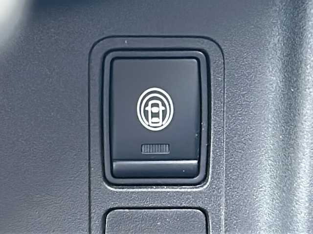 日産 セレナ e－パワー ハイウェイスター V 福岡県 2019(令1)年 3.9万km ブリリアントホワイトパール ・純正ナビ（フルセグ/CD/DVD）/・全方位カメラ/・両側パワースライドドア/・エマージェンシーブレーキ/・オートクルーズコントロール/・クリアランスソナー/・レーンキープアシスト/・横滑り防止装置/・BSM/・LEDヘッドライト/・LEDフォグライト/・オートライト/・純正16インチAW/・ドライブレコーダー/・スペアキー/・USB入力端子/・純正フロアマット/・インテリジェントキー