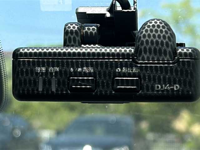 日産 セレナ e－パワー ハイウェイスター V 福岡県 2019(令1)年 3.9万km ブリリアントホワイトパール ・純正ナビ（フルセグ/CD/DVD）/・全方位カメラ/・両側パワースライドドア/・エマージェンシーブレーキ/・オートクルーズコントロール/・クリアランスソナー/・レーンキープアシスト/・横滑り防止装置/・BSM/・LEDヘッドライト/・LEDフォグライト/・オートライト/・純正16インチAW/・ドライブレコーダー/・スペアキー/・USB入力端子/・純正フロアマット/・インテリジェントキー