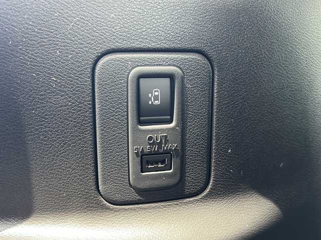 日産 セレナ e－パワー ハイウェイスター V 福岡県 2019(令1)年 3.9万km ブリリアントホワイトパール ・純正ナビ（フルセグ/CD/DVD）/・全方位カメラ/・両側パワースライドドア/・エマージェンシーブレーキ/・オートクルーズコントロール/・クリアランスソナー/・レーンキープアシスト/・横滑り防止装置/・BSM/・LEDヘッドライト/・LEDフォグライト/・オートライト/・純正16インチAW/・ドライブレコーダー/・スペアキー/・USB入力端子/・純正フロアマット/・インテリジェントキー