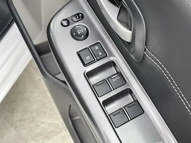 ホンダ フリード G ホンダセンシング 千葉県 2016(平28)年 10万km ホワイトオーキッドパール ホンダセンシング/・衝突軽減ブレーキ/・先行車発進お知らせ/・路外逸脱警報/・レーンキープアシスト/・標識認識/純正9インチSDナビ/CD DVD BT MSV フルセグ/バックカメラ/両側パワースライドドア/アダプティブクルーズコントロール/LEDオートライト/ハーフレザーシート/純正15インチアルミホイール/革巻きステアリング/ステアリングスイッチ/ウォークスルー/純正フロアマット/プッシュスタート/スマートキー
