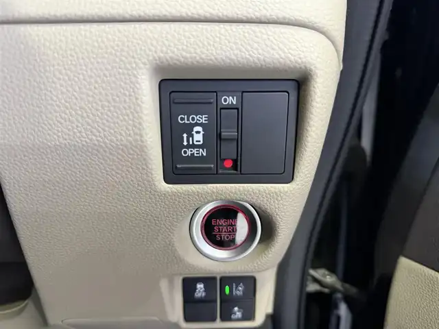 ホンダ Ｎ ＢＯＸ G L ホンダセンシング 京都府 2018(平30)年 6.9万km クリスタルブラックパール ホンダセンシング/・衝突軽減ブレーキ/・誤発進抑制機能/・後方誤発進抑制機能/・先行車発進お知らせ機能/・アダブティブクルーズコントロール/・オートハイビーム/・路外逸脱抑制機能/カロッツェリアメモリーナビ、地デジ/バックカメラ/運転席シートヒーター/ビルトインETC/左側パワースライドドア/ステアリングスイッチ/USB端子