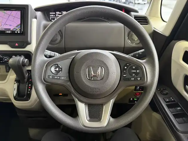 ホンダ Ｎ ＢＯＸ G L ホンダセンシング 京都府 2018(平30)年 6.9万km クリスタルブラックパール ホンダセンシング/・衝突軽減ブレーキ/・誤発進抑制機能/・後方誤発進抑制機能/・先行車発進お知らせ機能/・アダブティブクルーズコントロール/・オートハイビーム/・路外逸脱抑制機能/カロッツェリアメモリーナビ、地デジ/バックカメラ/運転席シートヒーター/ビルトインETC/左側パワースライドドア/ステアリングスイッチ/USB端子