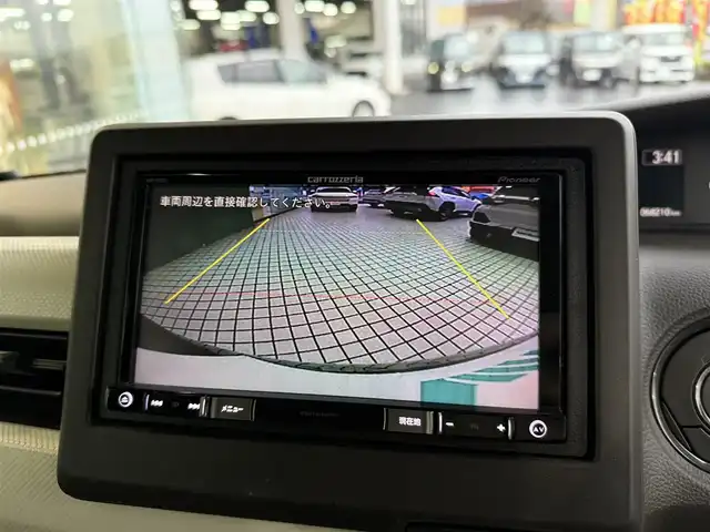 ホンダ Ｎ ＢＯＸ G L ホンダセンシング 京都府 2018(平30)年 6.9万km クリスタルブラックパール ホンダセンシング/・衝突軽減ブレーキ/・誤発進抑制機能/・後方誤発進抑制機能/・先行車発進お知らせ機能/・アダブティブクルーズコントロール/・オートハイビーム/・路外逸脱抑制機能/カロッツェリアメモリーナビ、地デジ/バックカメラ/運転席シートヒーター/ビルトインETC/左側パワースライドドア/ステアリングスイッチ/USB端子