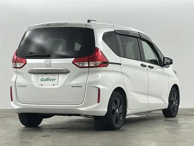 ホンダ フリード ハイブリット G ブラックスタイル 福島県 2023(令5)年 2.3万km プラチナホワイトパール ホンダセンシング/・衝突軽減ブレーキ（CMBS）/・誤発進抑制機能/・後方誤発進抑制機能/・近距離衝突軽減ブレーキ/・歩行者事故低減ステアリング/・路外逸脱抑制機能/・アダプティブクルーズコントロール（ACC）/・車線維持支援システム（LKAS）/・トラフィックジャムアシスト(渋滞運転支援機能）/・先行車発進お知らせ機能/・標識認識機能/・後退出庫サポート/・急アクセル抑制機能/純正ナビ：VXM-224VFi/・フルセグ/BT/CD/DVD/SD/USB/FM/AM/・バックカメラ/・ETC/両側パワースライドドア/ドライブレコーダー/シートヒーター/革巻きステアリング/・ステアリングスイッチ/ＬＥＤヘッドライト/・オートライト/純正フロント/ドアバイザー/電動格納ミラー/スマートキー/・プッシュスタート