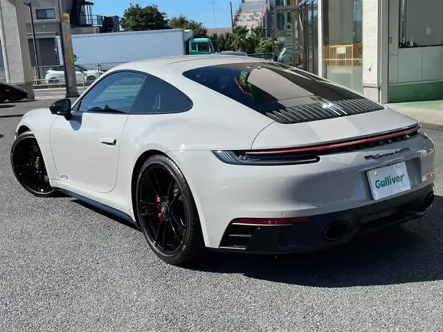 ポルシェ ポルシェ ９１１ カレラ4 GTS 神奈川県 2023(令5)年 0.4万km グレー サンルーフ/スポーツクロノ/スポーツエグゾースト/PASM/純正20/21インチAW/エクステリアパッケージ/電動リヤスポイラー/レッドブレーキキャリパー/LEDヘッドライト/ハーフレザーシート/前席パワーシート/シートヒーター/アルカンターラステアリング/アルカンターラトリム/センターコンソールPORSCHE刺繍/BOSEスピーカー/レーダークルーズコントロール/PCS/BSM/コーナーセンサー/純正メモリーナビ/純正USB/BT再生/Apple Car Play、Android Auto、Spotify/全方位カメラ/ETC2.0/前後ドライブレコーダー/スマートキー×2/パドルシフト/電格ミラー/アイドリングストップ/R6/7年ディーラー整備記録/保証書・取説あり