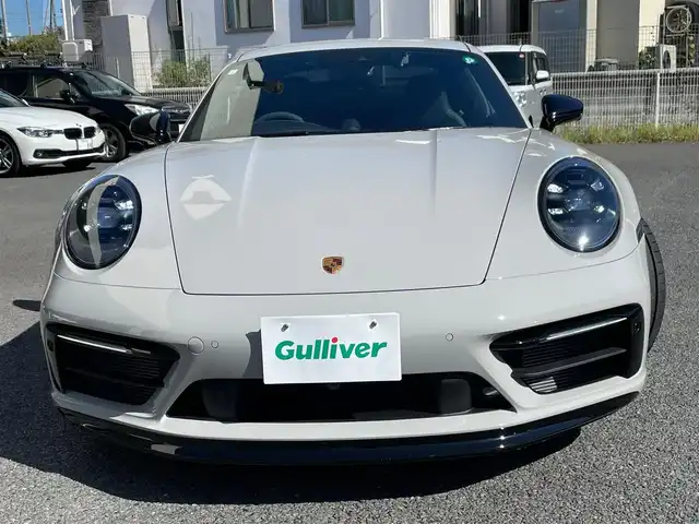 ポルシェ ポルシェ ９１１ カレラ4 GTS 神奈川県 2023(令5)年 0.4万km グレー サンルーフ/スポーツクロノ/スポーツエグゾースト/PASM/純正20/21インチAW/エクステリアパッケージ/電動リヤスポイラー/レッドブレーキキャリパー/LEDヘッドライト/ハーフレザーシート/前席パワーシート/シートヒーター/アルカンターラステアリング/アルカンターラトリム/センターコンソールPORSCHE刺繍/BOSEスピーカー/レーダークルーズコントロール/PCS/BSM/コーナーセンサー/純正メモリーナビ/純正USB/BT再生/Apple Car Play、Android Auto、Spotify/全方位カメラ/ETC2.0/前後ドライブレコーダー/スマートキー×2/パドルシフト/電格ミラー/アイドリングストップ/R6/7年ディーラー整備記録/保証書・取説あり