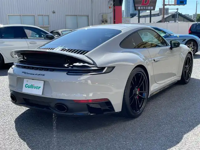 ポルシェ ポルシェ ９１１ カレラ4 GTS 神奈川県 2023(令5)年 0.4万km グレー サンルーフ/スポーツクロノ/スポーツエグゾースト/PASM/純正20/21インチAW/エクステリアパッケージ/電動リヤスポイラー/レッドブレーキキャリパー/LEDヘッドライト/ハーフレザーシート/前席パワーシート/シートヒーター/アルカンターラステアリング/アルカンターラトリム/センターコンソールPORSCHE刺繍/BOSEスピーカー/レーダークルーズコントロール/PCS/BSM/コーナーセンサー/純正メモリーナビ/純正USB/BT再生/Apple Car Play、Android Auto、Spotify/全方位カメラ/ETC2.0/前後ドライブレコーダー/スマートキー×2/パドルシフト/電格ミラー/アイドリングストップ/R6/7年ディーラー整備記録/保証書・取説あり