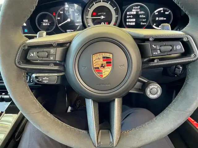 ポルシェ ポルシェ ９１１ カレラ4 GTS 神奈川県 2023(令5)年 0.4万km グレー サンルーフ/スポーツクロノ/スポーツエグゾースト/PASM/純正20/21インチAW/エクステリアパッケージ/電動リヤスポイラー/レッドブレーキキャリパー/LEDヘッドライト/ハーフレザーシート/前席パワーシート/シートヒーター/アルカンターラステアリング/アルカンターラトリム/センターコンソールPORSCHE刺繍/BOSEスピーカー/レーダークルーズコントロール/PCS/BSM/コーナーセンサー/純正メモリーナビ/純正USB/BT再生/Apple Car Play、Android Auto、Spotify/全方位カメラ/ETC2.0/前後ドライブレコーダー/スマートキー×2/パドルシフト/電格ミラー/アイドリングストップ/R6/7年ディーラー整備記録/保証書・取説あり